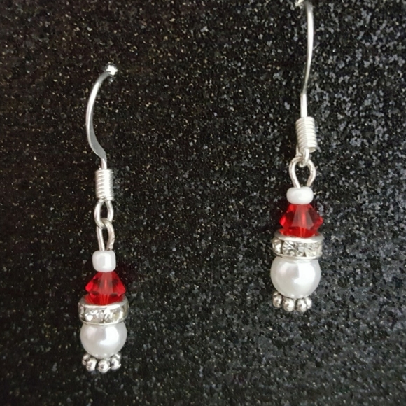 Adorable Little Santa Earrings - Picture 5 of 5
